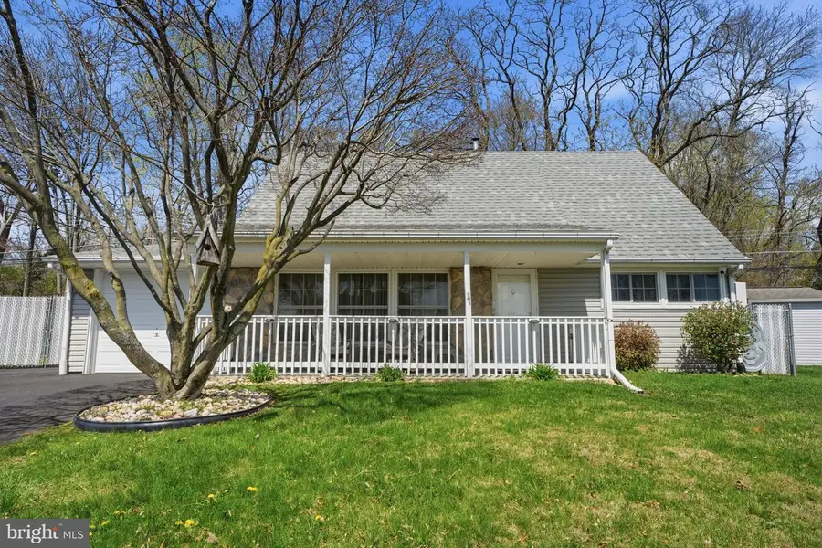 103 Hedge Rd, Levittown, PA 19056 - #2