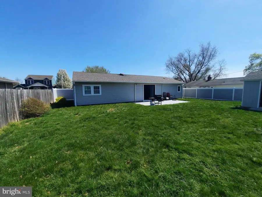 41 Lakeside Dr #w, Levittown, PA 19054 - #2