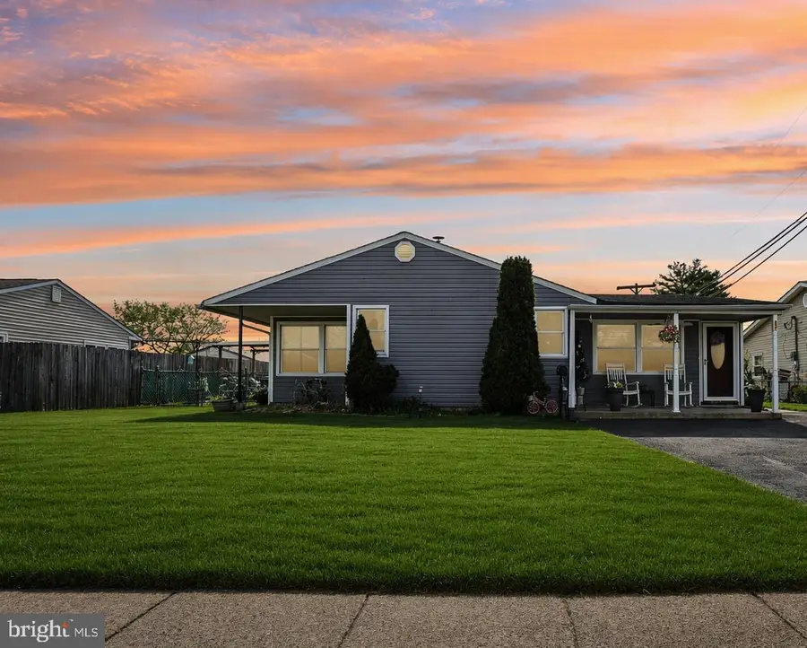 47 Glenwood Ln, Levittown, PA 19055 - #2