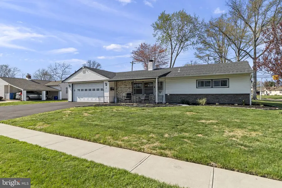 17 Gun Rd, Levittown, PA 19057 - #2