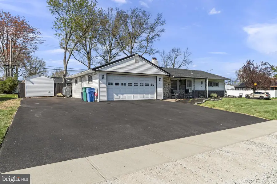 17 Gun Rd, Levittown, PA 19057 - #3