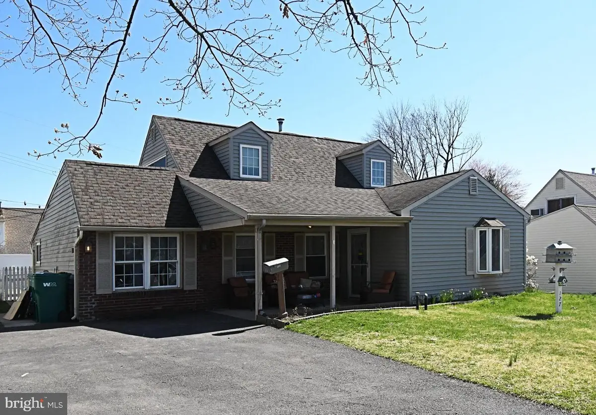 127 Hedge Rd, Levittown, PA 19056 - #1