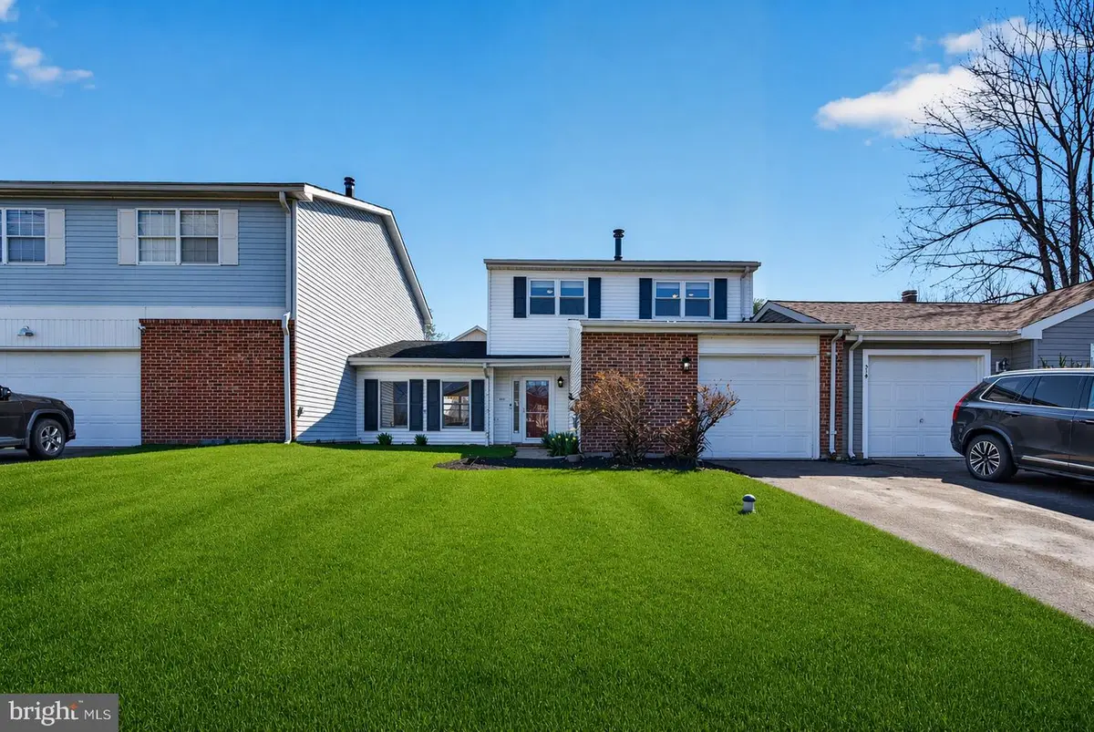 329 Canterbury Ct, Newtown, PA 18940 - #1