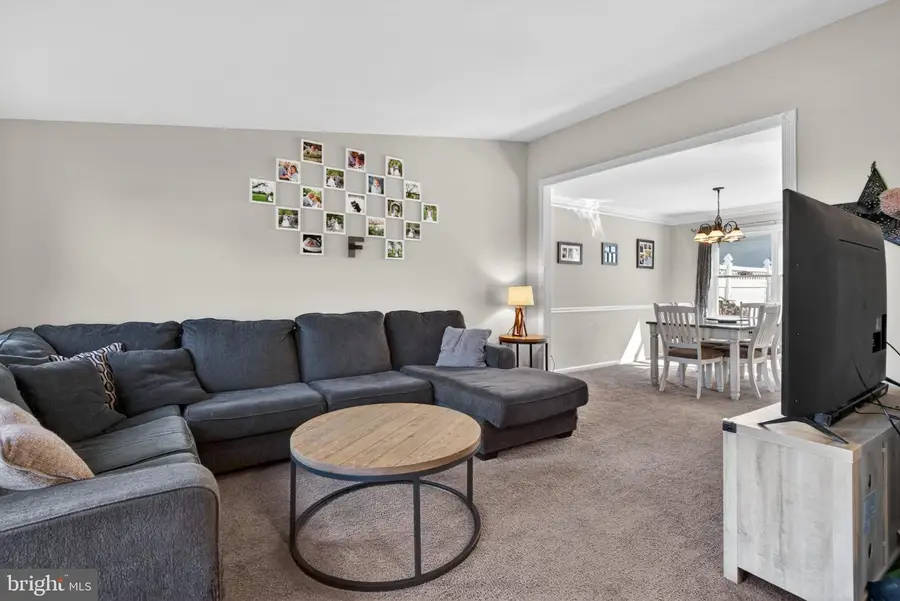 329 Canterbury Ct, Newtown, PA 18940 - #3