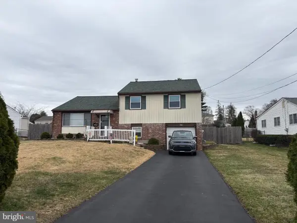 361 Valley Rd, WARMINSTER, PA 18974