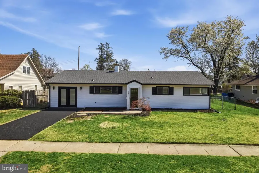 110 Deep Dale Dr E, Levittown, PA 19056 - #2