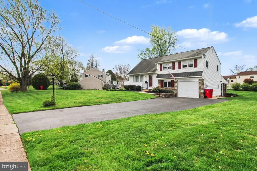 716 W Bristol Rd, Warminster, PA 18974 - #2