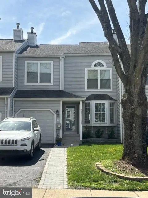 33 Skyview Way, NEWTOWN, PA 18940