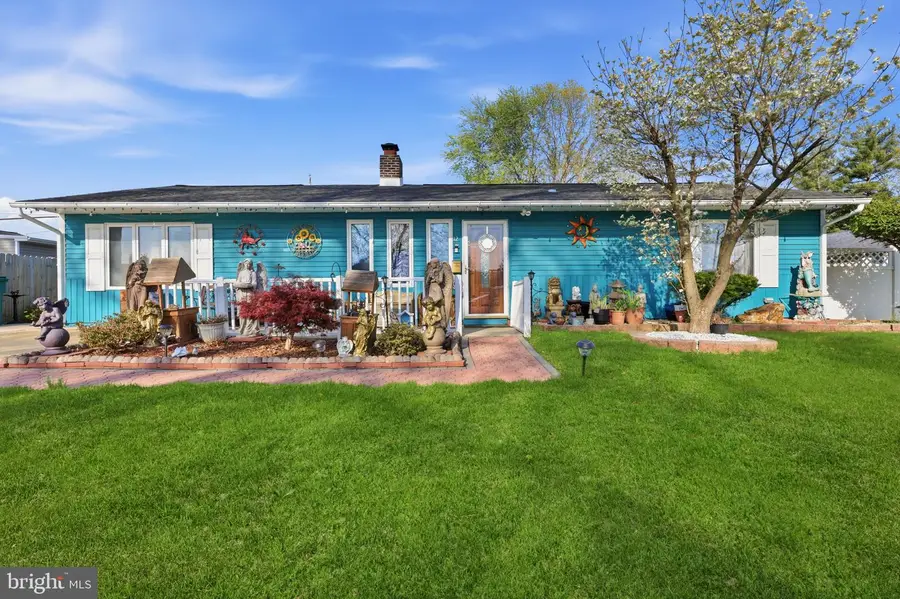 12 Gridiron Rd, Levittown, PA 19057 - #2