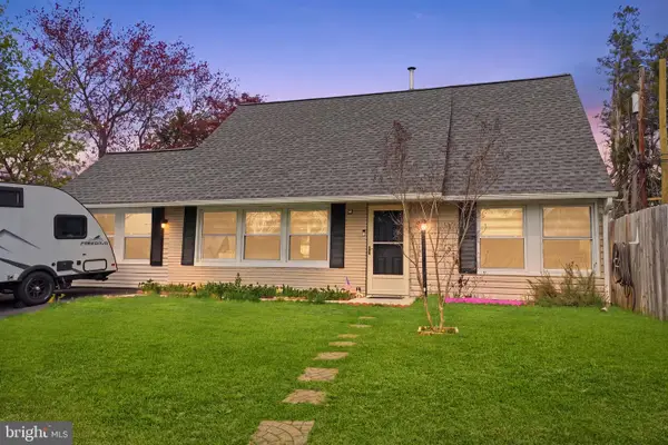 1 Larkspur Rd, LEVITTOWN, PA 19056