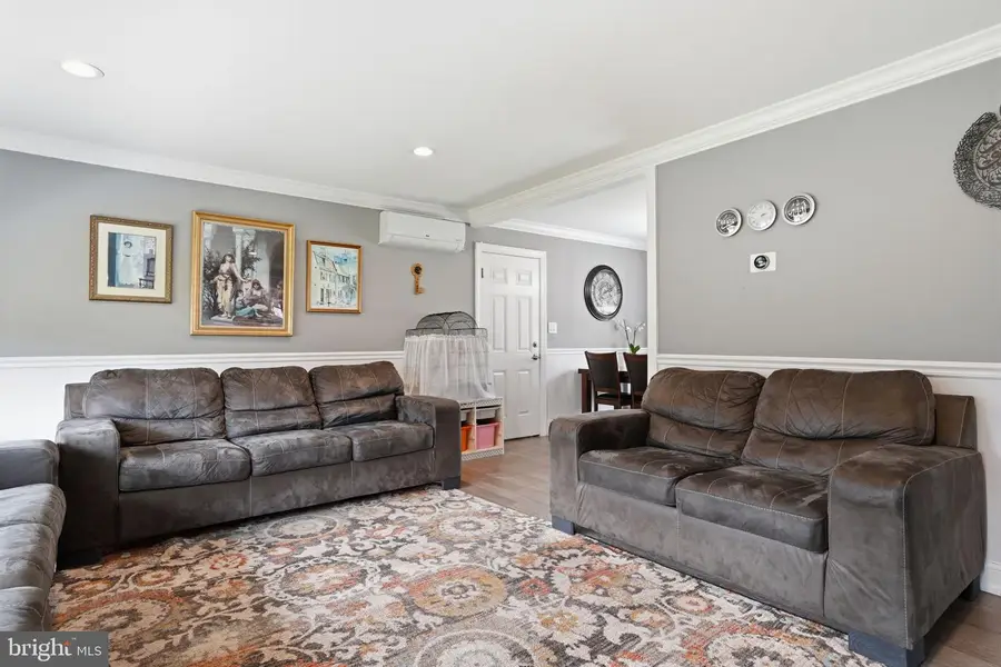 1 Larkspur Rd, Levittown, PA 19056 - #3