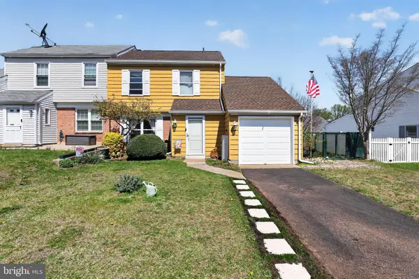 6670 Mayflower Dr, BENSALEM, PA 19020