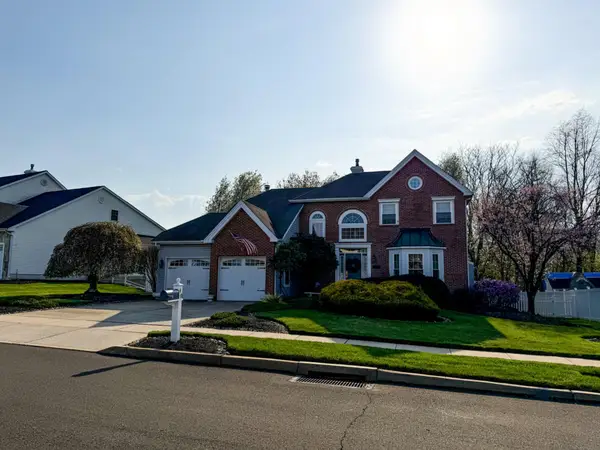 40 Green Meadow Dr, LANGHORNE, PA 19047