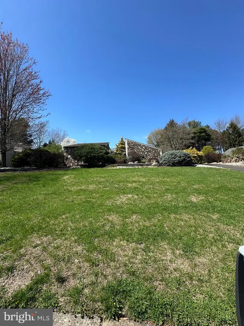 93 Meer Dr, Feasterville Trevose, PA 19053 - #2