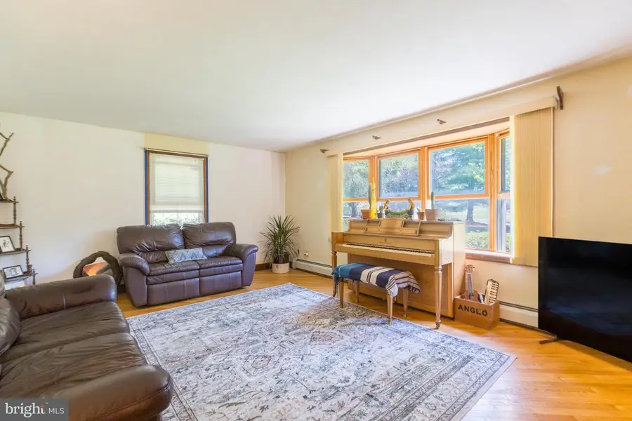 255 Park Dr W, Kintnersville, PA 18930 - #3