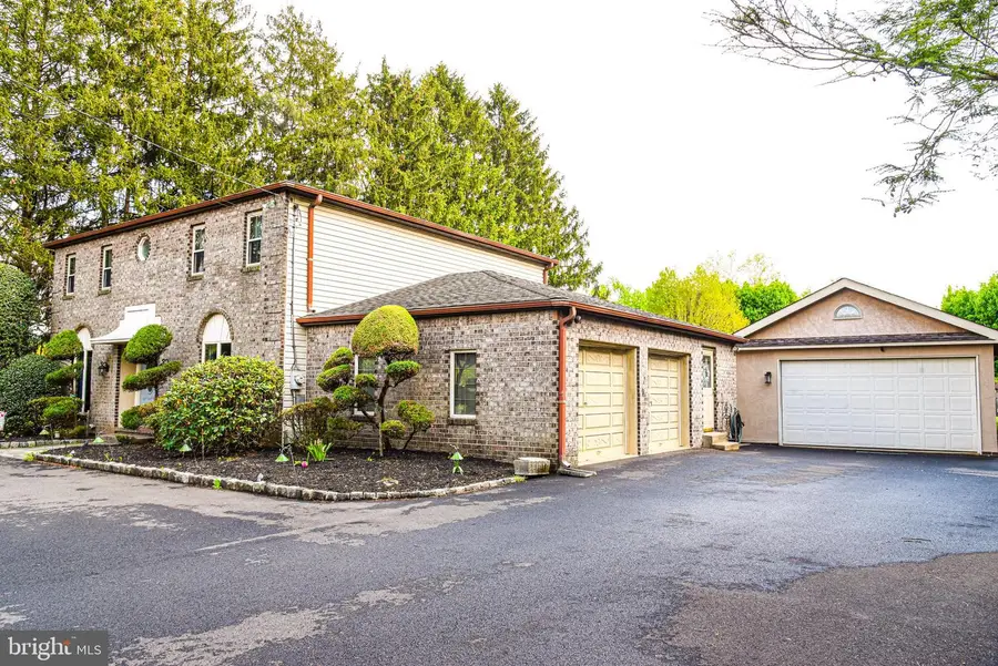 560 Lower Holland Rd, Holland, PA 18966 - #3