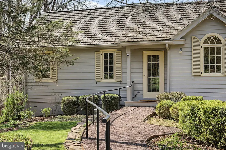 542 Headquarters Rd, Ottsville, PA 18942 - #3