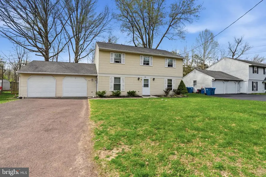 311 E Park Ave, Sellersville, PA 18960 - #3