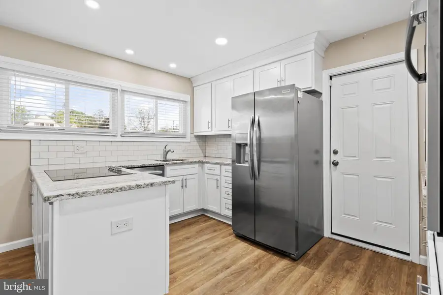 18 S Forsythia Dr S, Levittown, PA 19056 - #3