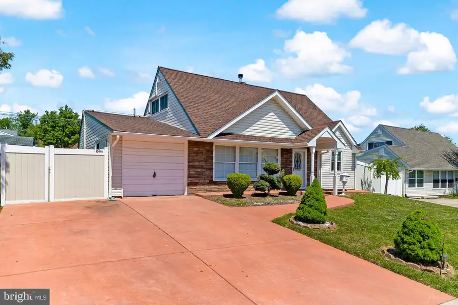 99 Harmony Rd, Levittown, PA 19056 - #3