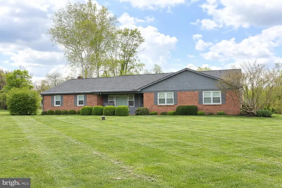 228 Chestnut Valley Dr, Doylestown, PA 18901 - #2