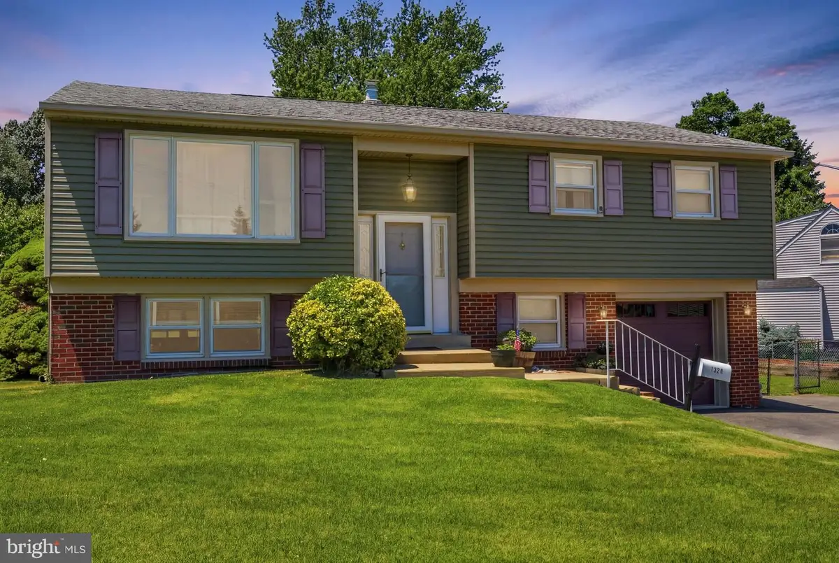 1320 Nevarc Rd, Warminster, PA 18974 - #1
