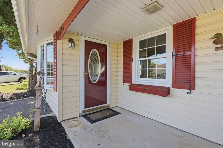 35 Robin Hill Ln, Levittown, PA 19055 - #3
