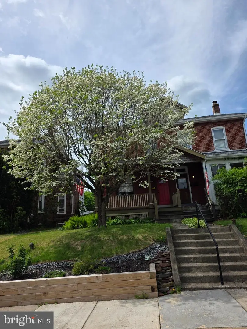 260 High St, Sellersville, PA 18960 - #1