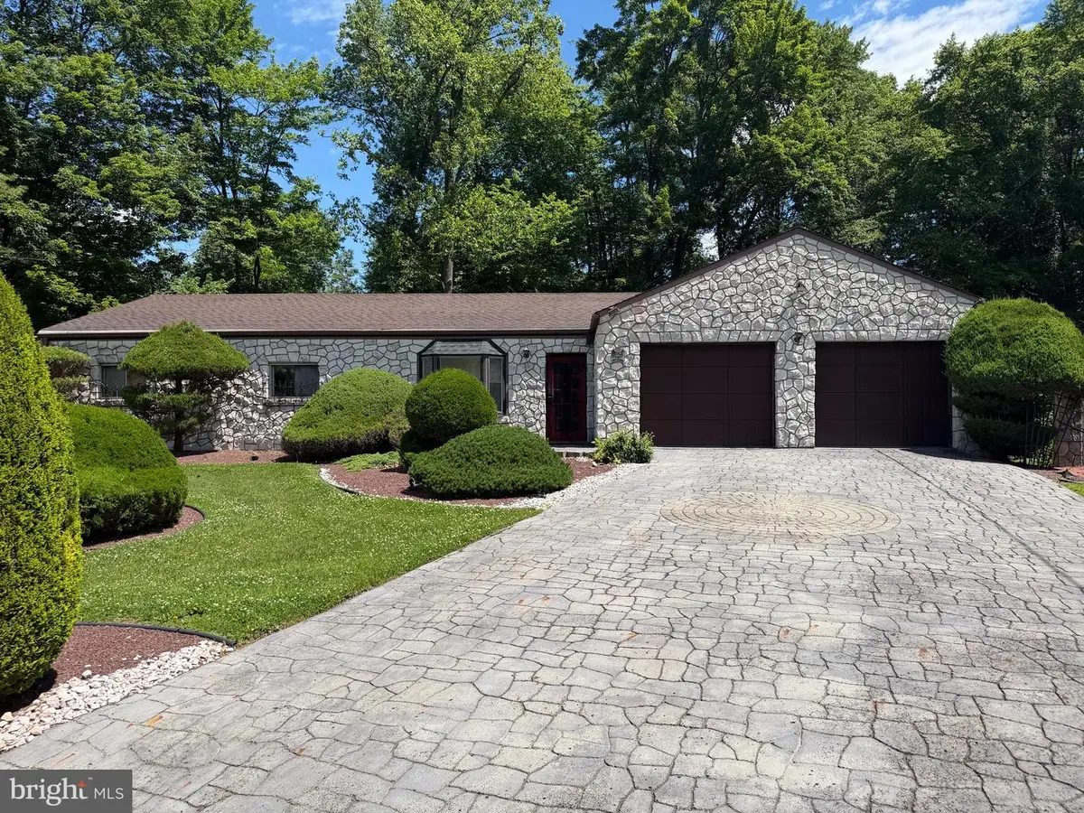 310 Casey Cir, Huntingdon Valley, PA 19006 - #1