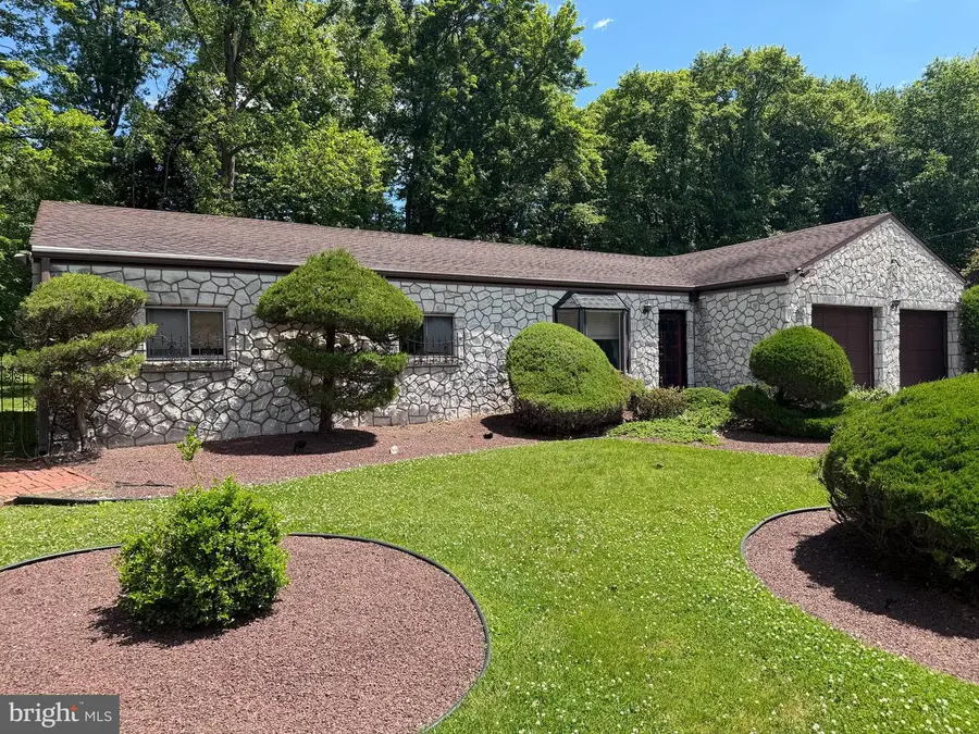 310 Casey Cir, Huntingdon Valley, PA 19006 - #2