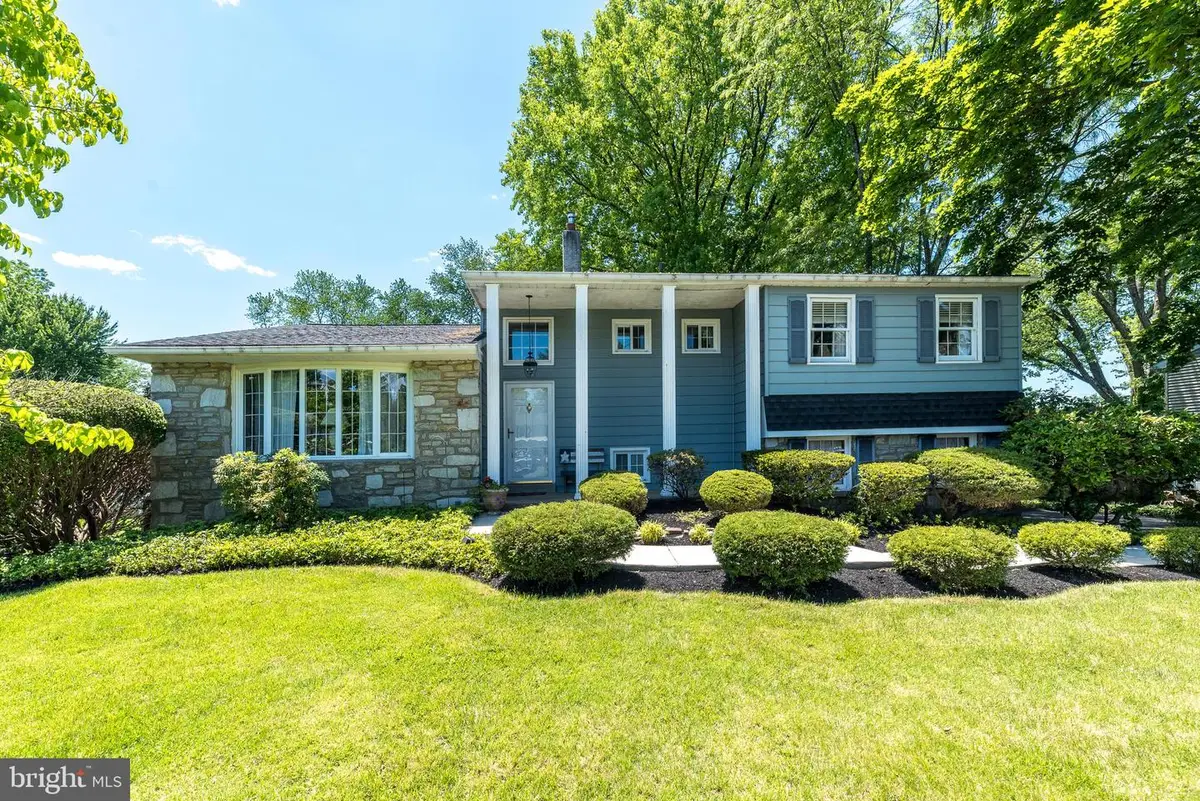 216 Windsor Dr, Southampton, PA 18966 - #1