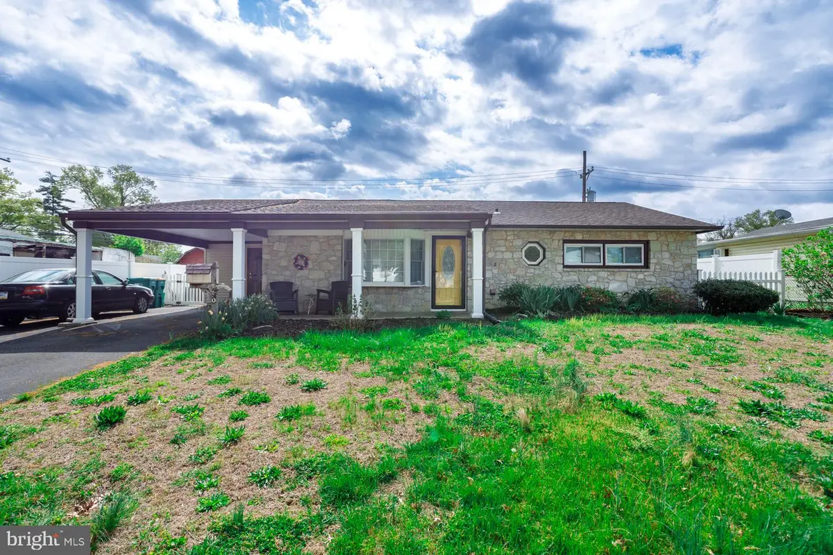 80 Thornridge Dr, Levittown, PA 19054 - #1