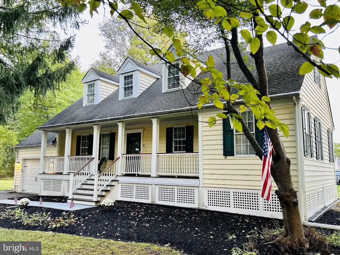 212 Apple St, Levittown, PA 19057 - #1