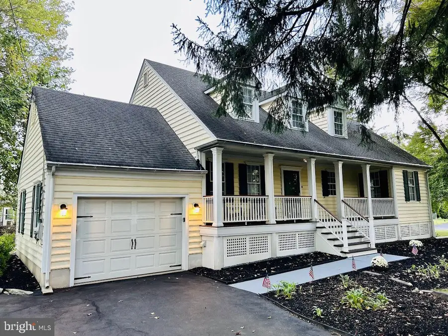 212 Apple St, Levittown, PA 19057 - #2