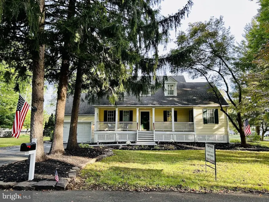 212 Apple St, Levittown, PA 19057 - #3