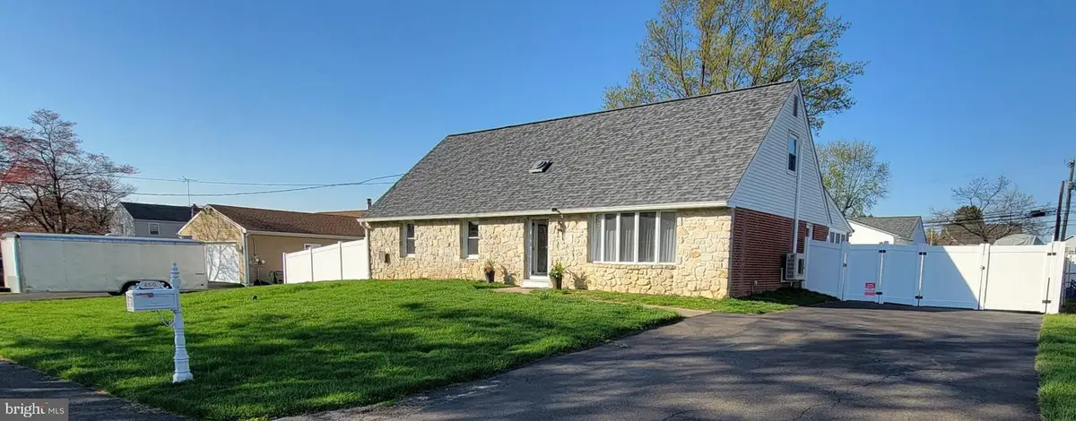 450 Hazel Ave, Feasterville Trevose, PA 19053 - #1
