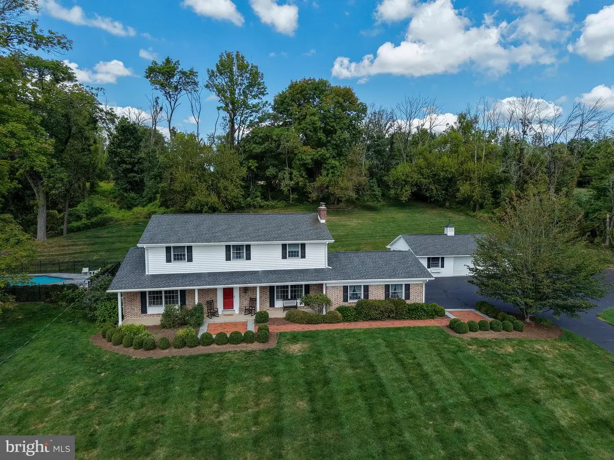 5595 Ridgeview Dr, Doylestown, PA 18902 - #1