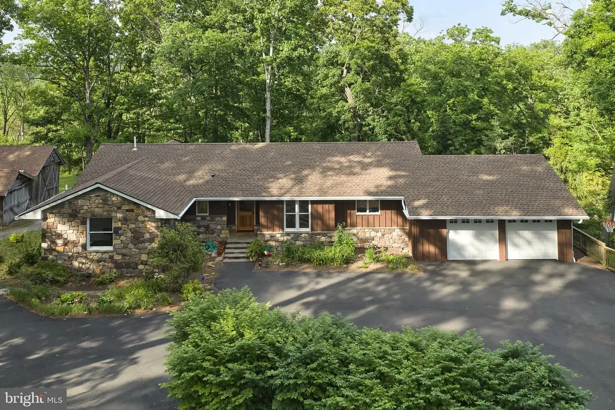 6683 Chapel Rd, New Hope, PA 18938 - #1