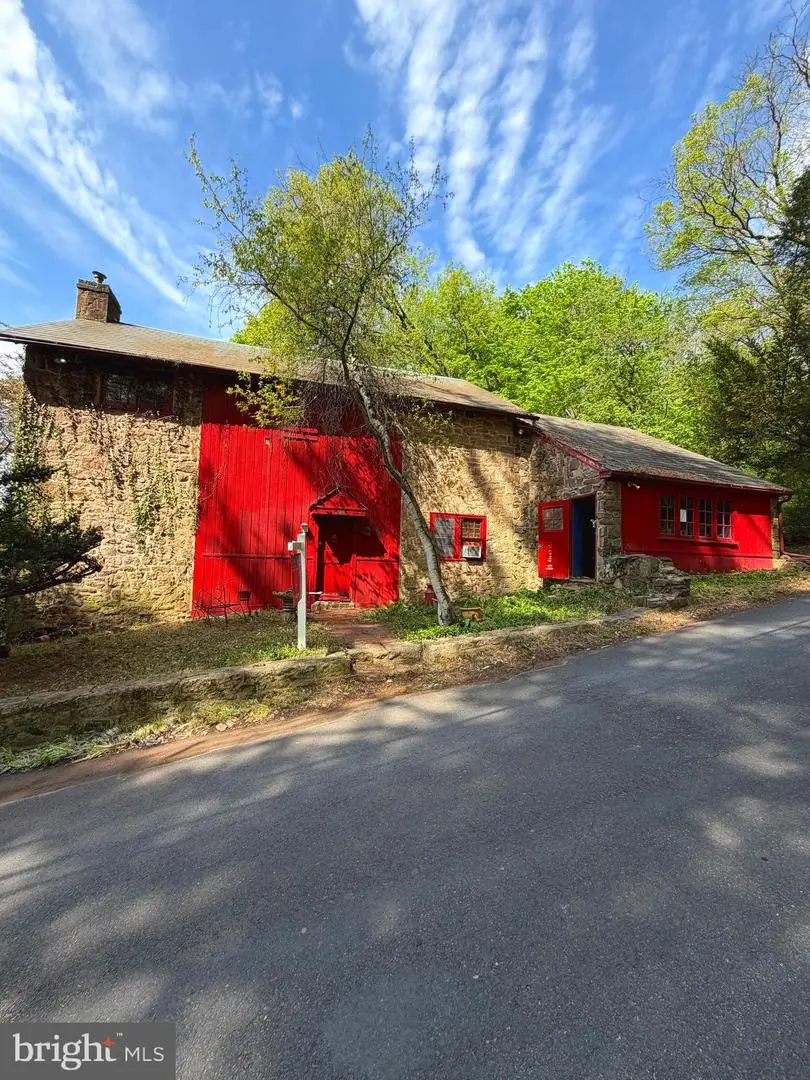 2911 Comfort Rd, New Hope, PA 18938 - #1