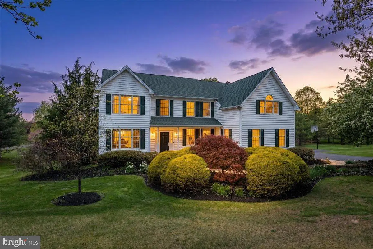 4880 Hunt Field Dr, Doylestown, PA 18902 - #1