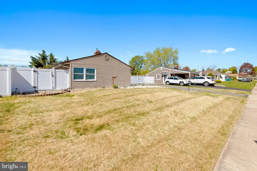 11 Midwood, Levittown, PA 19054 - #3