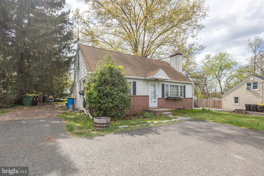 812 E Walnut St, Perkasie, PA 18944 - #3