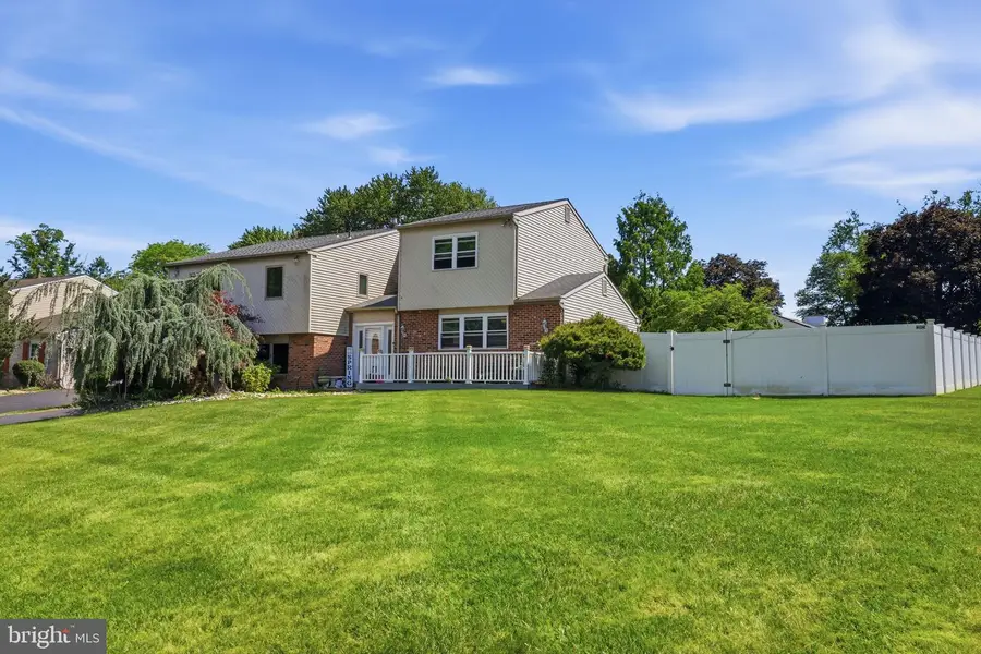 160 Toll Dr, Southampton, PA 18966 - #3