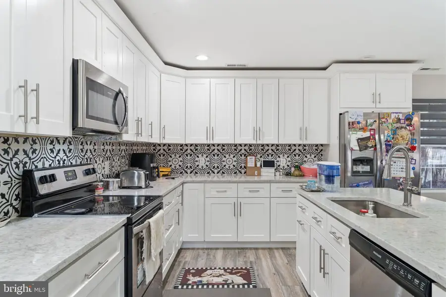 32 Rustleaf Ln, Levittown, PA 19055 - #3