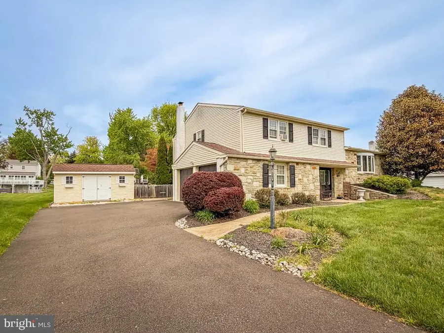 21 E Rotterdam Rd, Holland, PA 18966 - #3