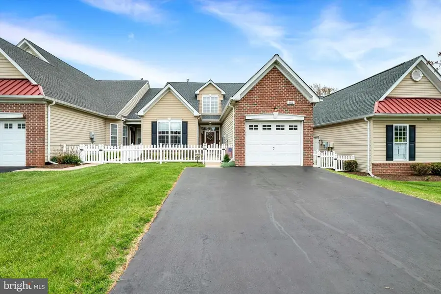 202 Dorchester Dr, Sellersville, PA 18960 - #2