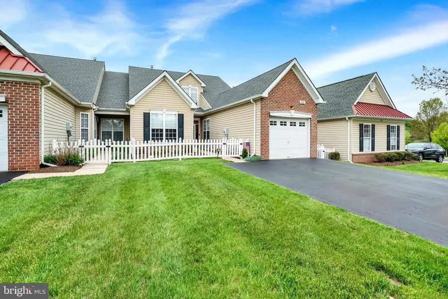 202 Dorchester Dr, Sellersville, PA 18960 - #3