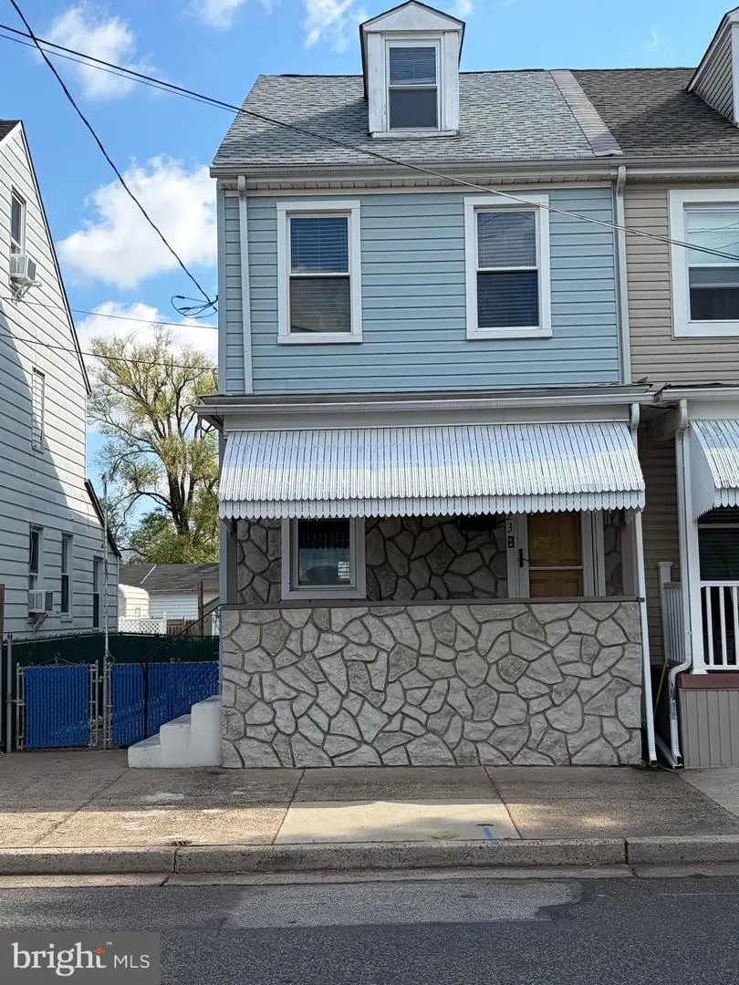 323 Walnut St, Bristol, PA 19007 - #1