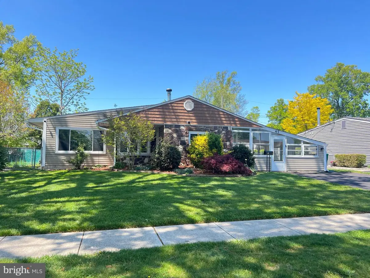 47 Thornyapple Ln, Levittown, PA 19054 - #1