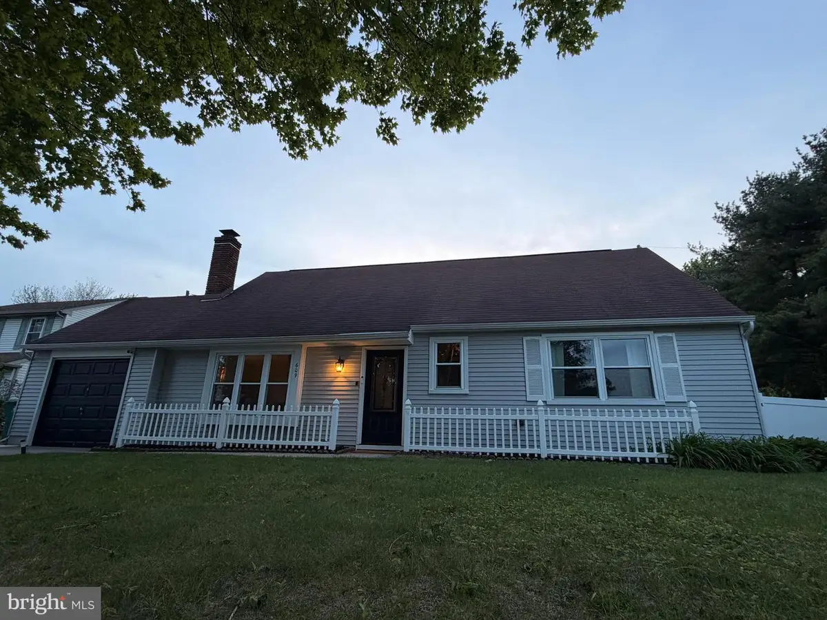 609 S Queen Anne Dr, Fairless Hills, PA 19030 - #1